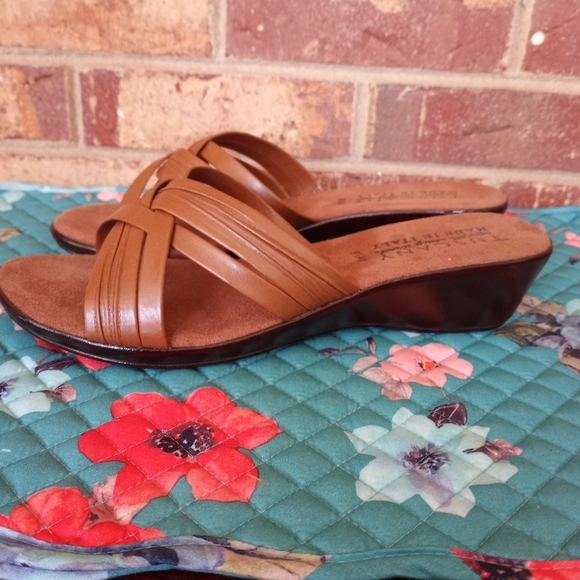 Tuscany Resort by Easy Street Wedge Sandal - Picture 3 of 11